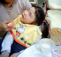 ご飯も食べます